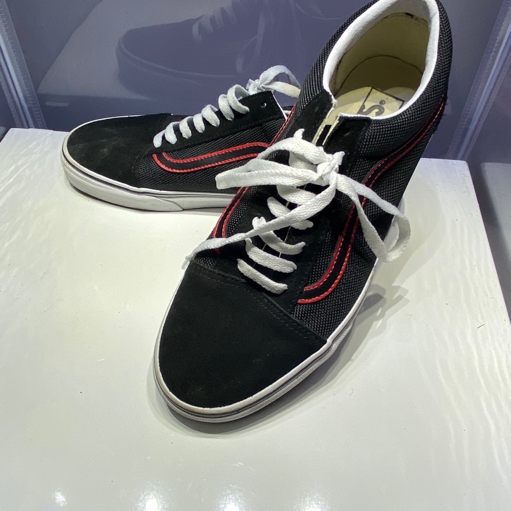 Vans - Picture 2 of 2